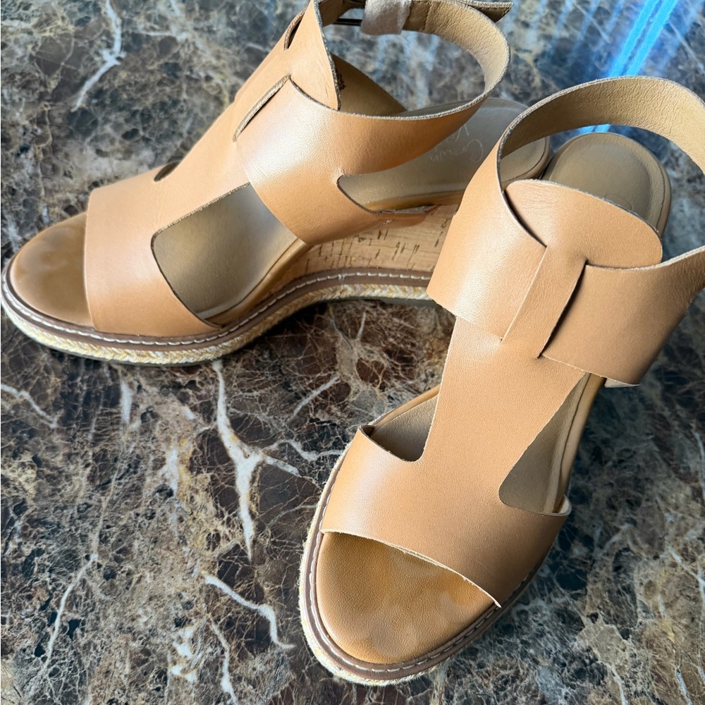 Crown Vintage Tan Leather Platform Sandals size 8